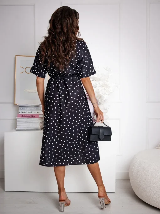 rochie-neagra-midi-cu-buline-albe-si-crapatura-laterala