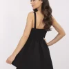 rochie-neagra-scurta-cu-bretele-si-fusta-in-clos
