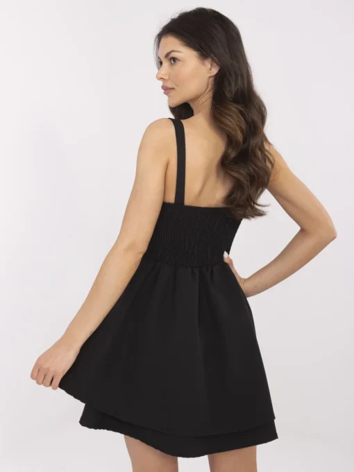 rochie-neagra-scurta-cu-bretele-si-fusta-in-clos