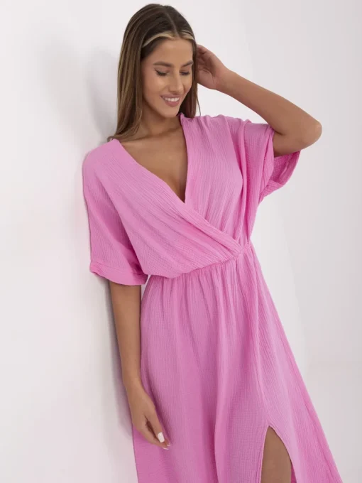 rochie-roz-din-bumbac-cu-decolteu-petrecut-si-crapatura-laterala