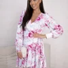 rochie-scurta-alb-albastra-cu-imprimeu-floral-roz-si-decolteu-in-v
