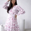 rochie-scurta-alba-cu-imprimeu-floral-roz-si-mov