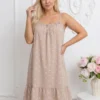 rochie-scurta-bej-cu-bretele-buline-albe-si-volanas-la-baza
