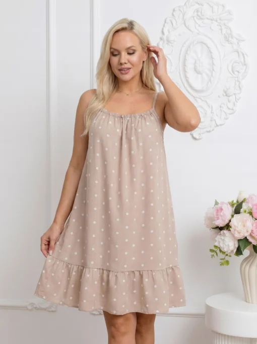 rochie-scurta-bej-cu-bretele-buline-albe-si-volanas-la-baza