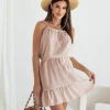 rochie-scurta-bej-deschis-cu-bretele-subtiri-si-cordon-in-talie