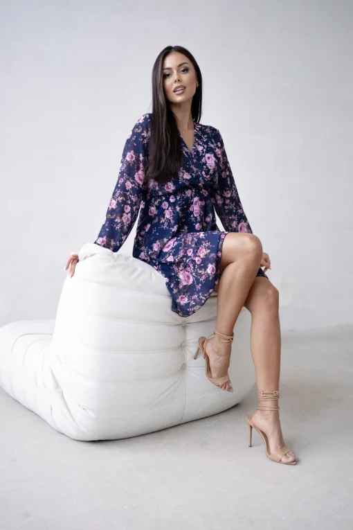 rochie-scurta-bleumarin-cu-imprimeu-floral-roz-si-decolteu-in-v