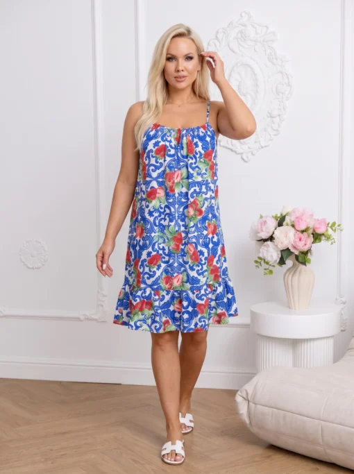 rochie-scurta-cu-imprimeu-arabescuri-si-capsuni