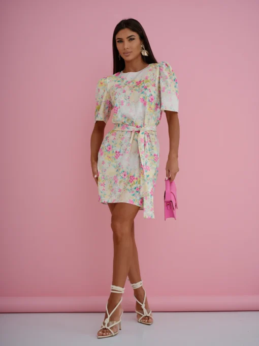 rochie-scurta-cu-imprimeu-floral-delicat-si-cordon-in-talie