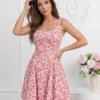 rochie-scurta-cu-imprimeu-floral-si-decolteu-patrat