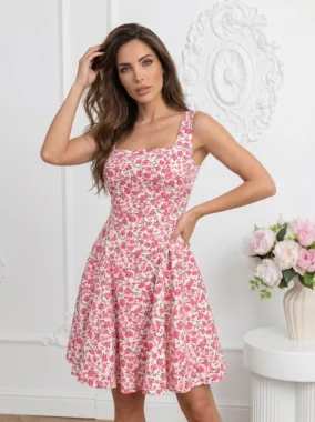 Rochie scurta cu imprimeu floral si decolteu patrat