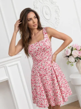Rochie scurta cu imprimeu floral si decolteu patrat