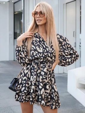 Rochie scurta cu imprimeu leopard si fusta in volane