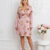 rochie-scurta-din-satin-cu-imprimeu-floral-si-decolteu-petrecut
