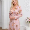 rochie-scurta-din-satin-cu-imprimeu-floral-si-decolteu-petrecut