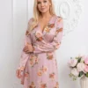rochie-scurta-din-satin-cu-imprimeu-floral-si-decolteu-petrecut