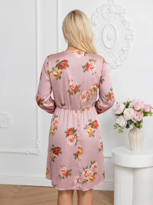 rochie-scurta-din-satin-cu-imprimeu-floral-si-decolteu-petrecut