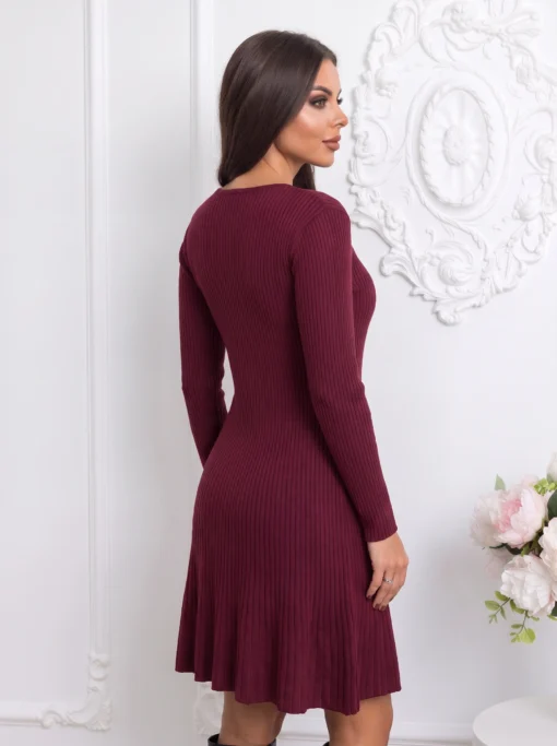 rochie-scurta-din-tricot-reiat-cu-fusta-usor-evazata