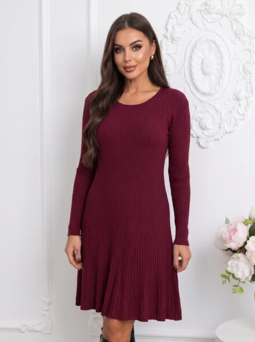 rochie-scurta-din-tricot-reiat-cu-fusta-usor-evazata