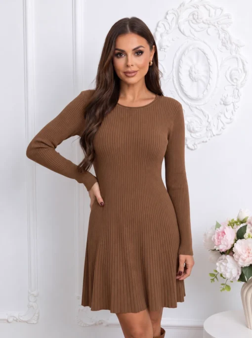 rochie-scurta-din-tricot-reiat-cu-fusta-usor-evazata