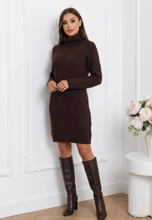 rochie-scurta-din-tricot-reiat-cu-guler-inalt-rulat