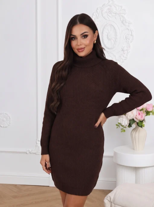 rochie-scurta-din-tricot-reiat-cu-guler-inalt-rulat