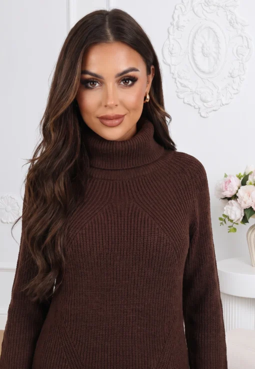 rochie-scurta-din-tricot-reiat-cu-guler-inalt-rulat