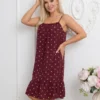 rochie-scurta-din-vascoza-bordo-cu-buline-si-volanas-la-baza