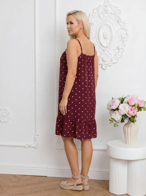 rochie-scurta-din-vascoza-bordo-cu-buline-si-volanas-la-baza