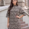 rochie-scurta-eleganta-din-tricot-fin-cu-imprimeu-leopard