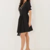 rochie-scurta-neagra-cu-guler-contrastant
