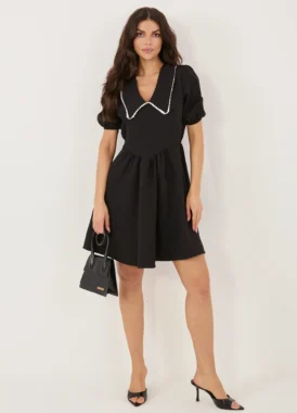 Rochie scurta neagra cu guler contrastant