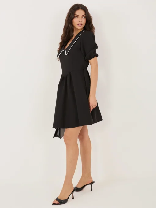 rochie-scurta-neagra-cu-guler-contrastant
