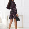 rochie-scurta-neagra-cu-imprimeu-floral-roz-maneci-bufante-si-cordon-in-talie