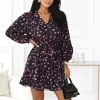 rochie-scurta-neagra-cu-imprimeu-floral-roz-maneci-bufante-si-cordon-in-talie