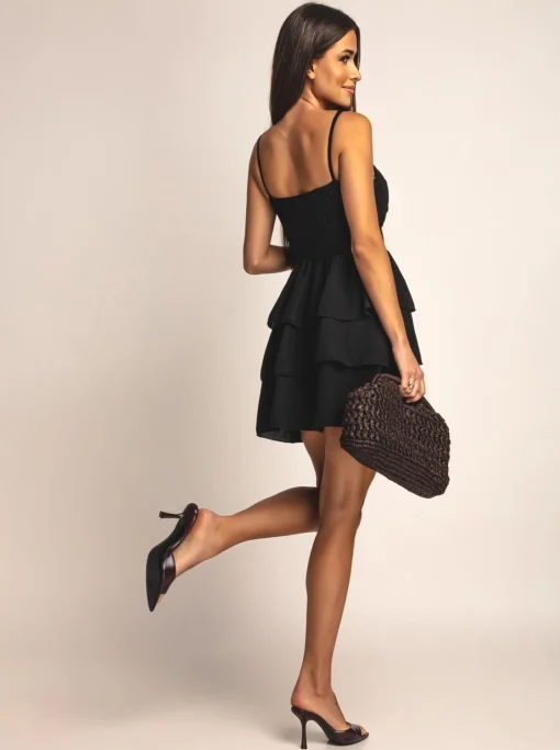 rochie-scurta-neagra-cu-volane-si-bretele-subtiri