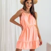 rochie-scurta-piersica-cu-bretele-subtiri-si-cordon-in-talie