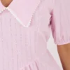 rochie-scurta-roz-cu-dungi-si-guler-supradimensionat