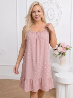 Rochie scurta roz pudra din vascoza cu buline si volanas la baza