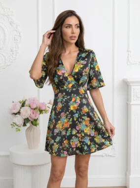 Rochie scurtă satinată cu imprimeu multicolor
