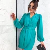 rochie-scurta-turcoaz-cu-decolteu-petrecut-si-cordon-in-talie