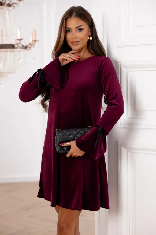 rochie-scurta-visinie-din-catifea-cu-maneci-evazate-si-fundite-decorative