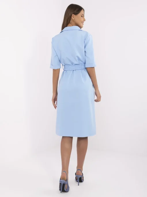 rochie-tip-camasa-albastru-deschis-cu-cordon-elastic-si-nasturi-aurii