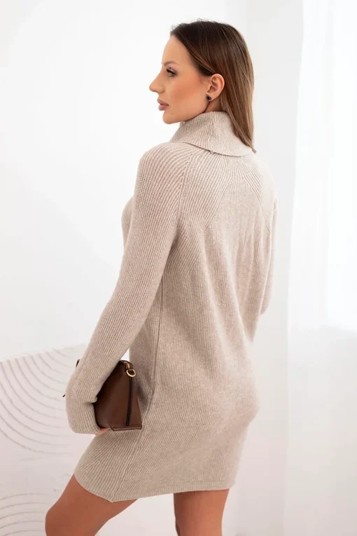 rochie-tricotata-bej-cu-guler-inalt