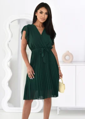 Rochie verde cu decolteu petrecut si pliuri elegante