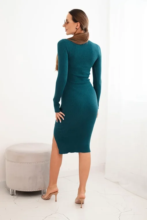 rochie-verde-din-tricot-cu-nasturi-decorativi-si-crapatura-laterala