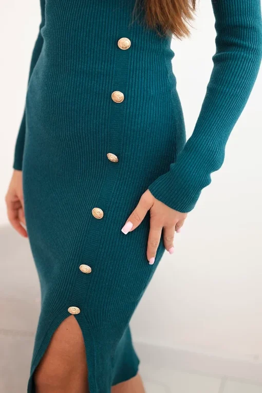 rochie-verde-din-tricot-cu-nasturi-decorativi-si-crapatura-laterala