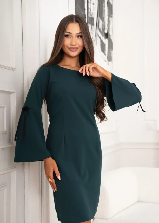 rochie-verde-eleganta-cu-maneci-evazate-si-panglici-decorative