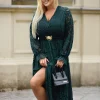 rochie-verde-eleganta-din-dantela-cu-decolteu-petrecut-si-maneci-lungi