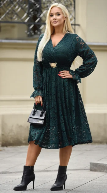 rochie-verde-eleganta-din-dantela-cu-decolteu-petrecut-si-maneci-lungi