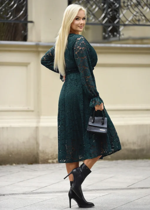 rochie-verde-eleganta-din-dantela-cu-decolteu-petrecut-si-maneci-lungi